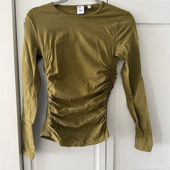 Aritzia Tna Chill Malibu Longsleeve Ancient Olive Ruched Top Size S Fitted - Picture 4 of 9